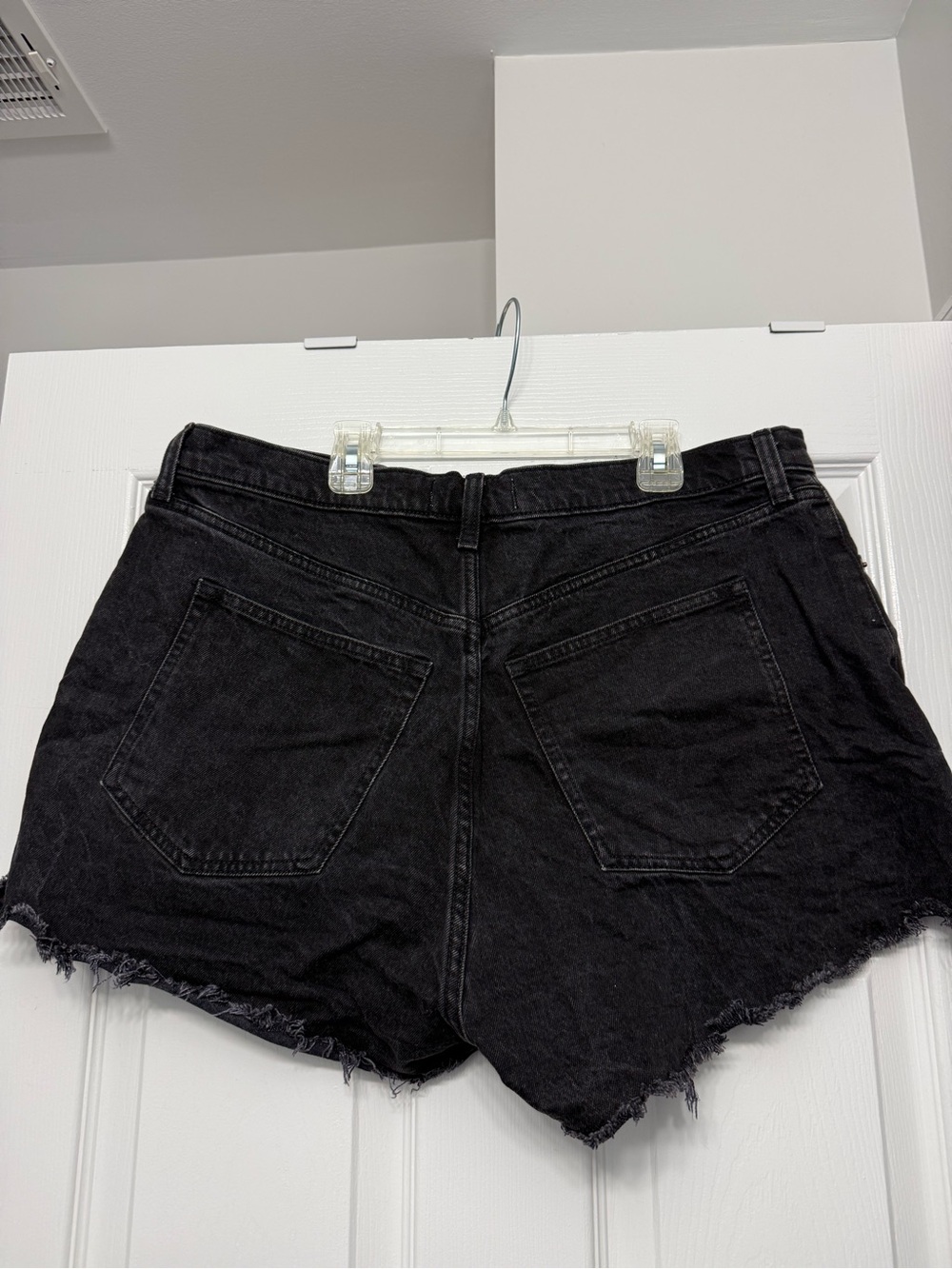 Abercrombie & Fitch Curve Love 33-16 Black Raw-Hem Denim Shorts - Picture 2 of 3